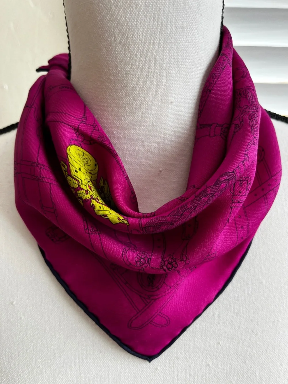 EXCELLENT Hermes Flamboyant Web 100% Silk Pochette Gavroche Robotic Spiders